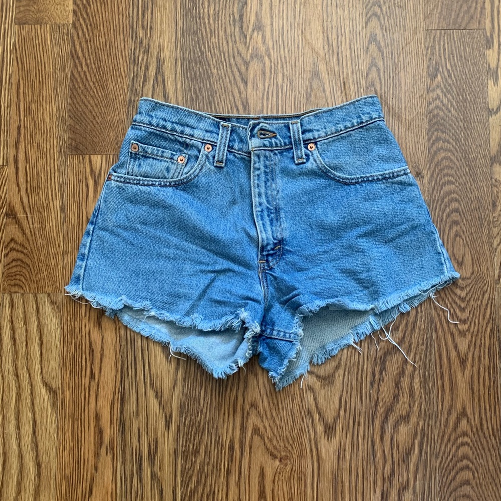 Vintage Levi’s booty shorts